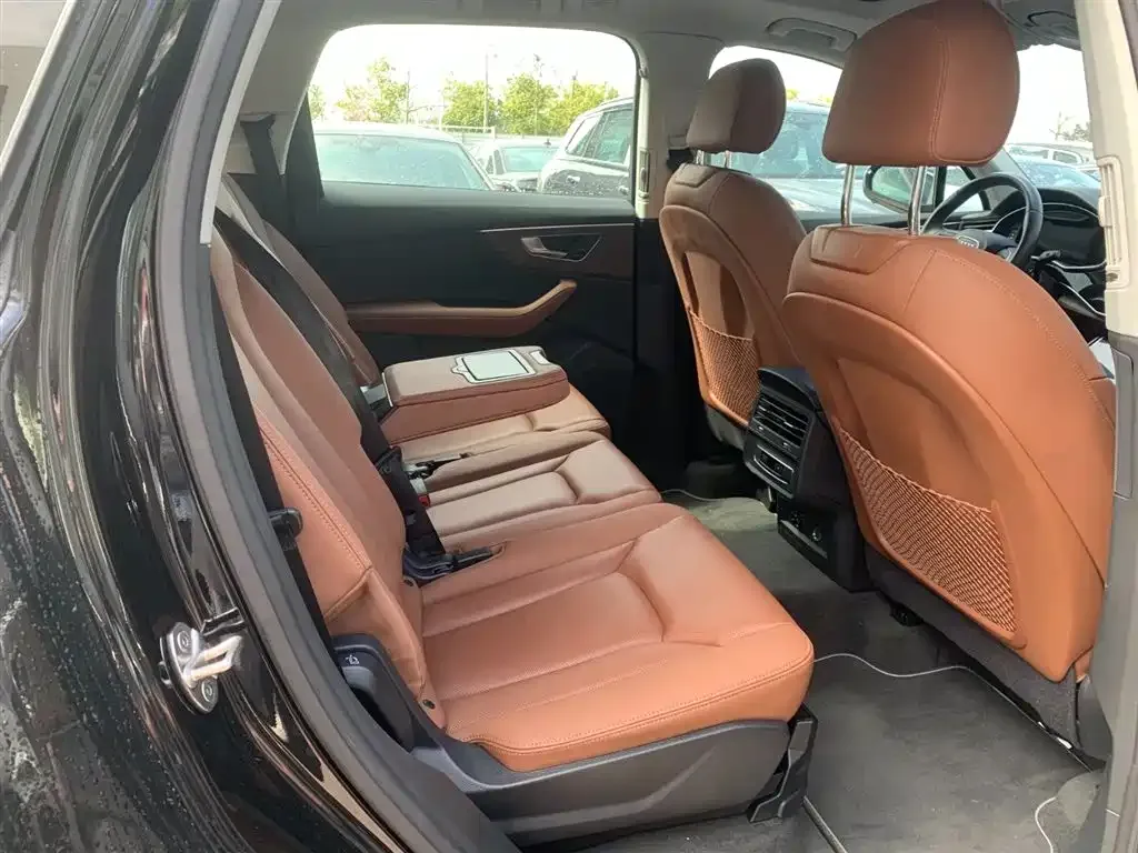 Audi Q7 2024 из CN, фото 9