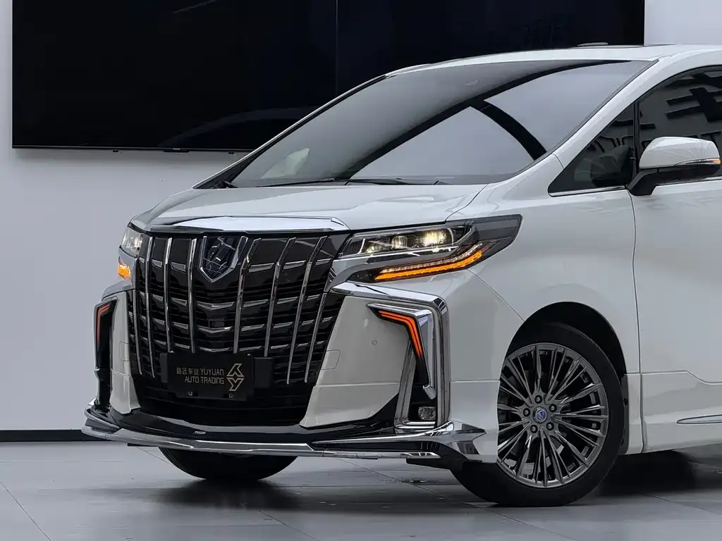 Toyota Alphard — фото 5