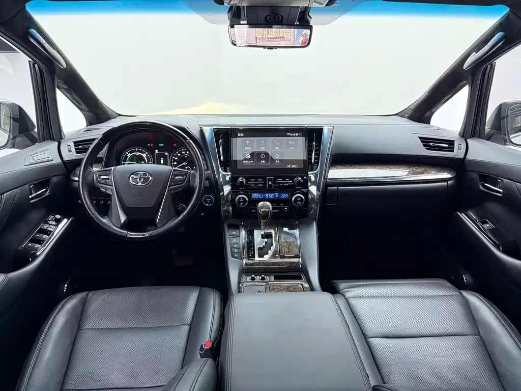 Toyota Alphard — фото 7