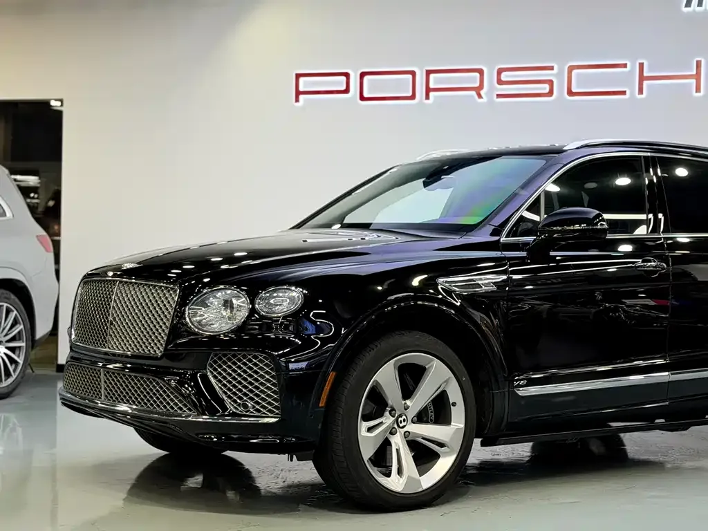 Bentley Bentayga 2023 из CN, фото 4