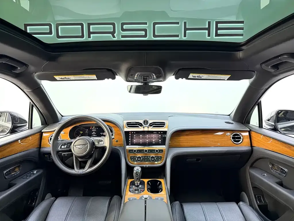 Bentley Bentayga 2023 из CN, фото 10