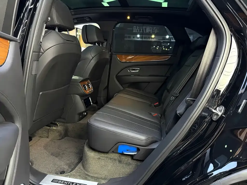 Bentley Bentayga 2023 из CN, фото 7