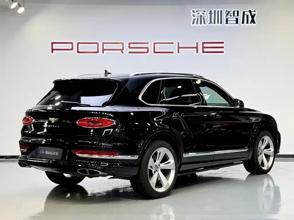 Bentley Bentayga 2023 из CN, фото 8
