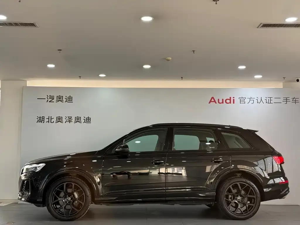 Audi Q7 2024 из CN, фото 2