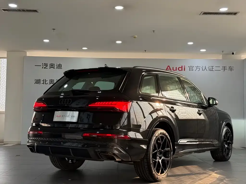 Audi Q7 2024 из CN, фото 10