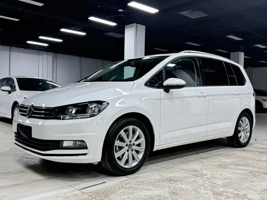 Volkswagen Touran — фото 1