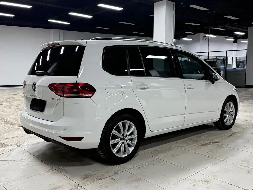 Volkswagen Touran — фото 10