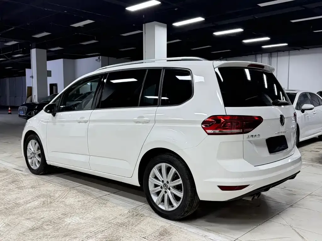 Volkswagen Touran — фото 7