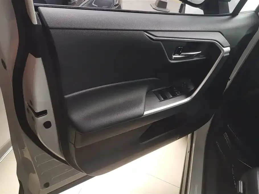 Toyota RAV4 2021 из CN, фото 4
