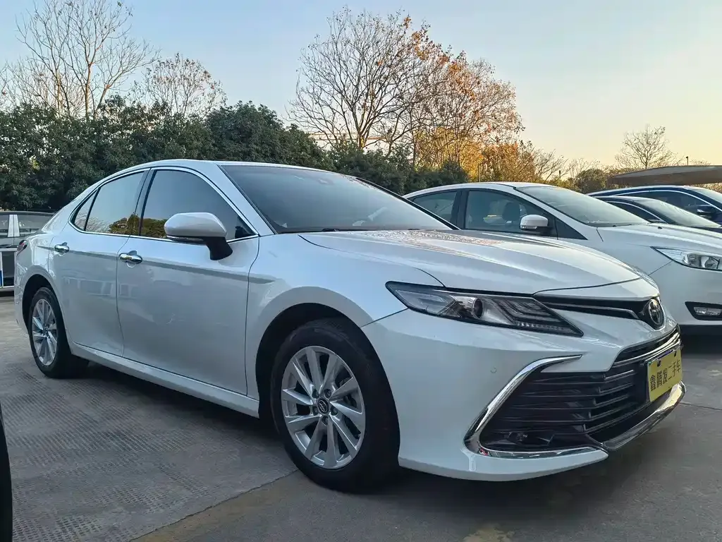 Toyota Camry — фото 7