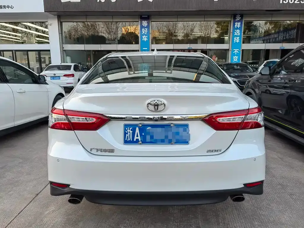 Toyota Camry — фото 3