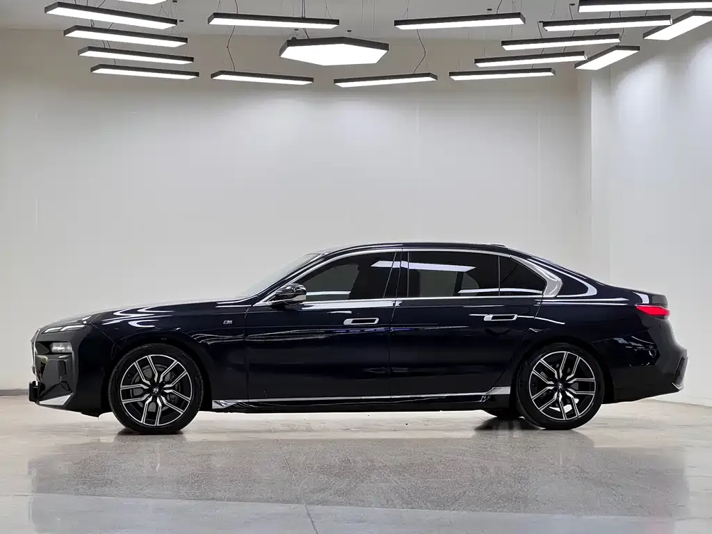 BMW 7 Series 2023 из CN, фото 4