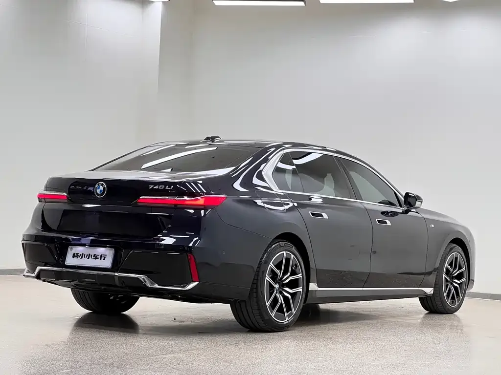 BMW 7 Series 2023 из CN, фото 10