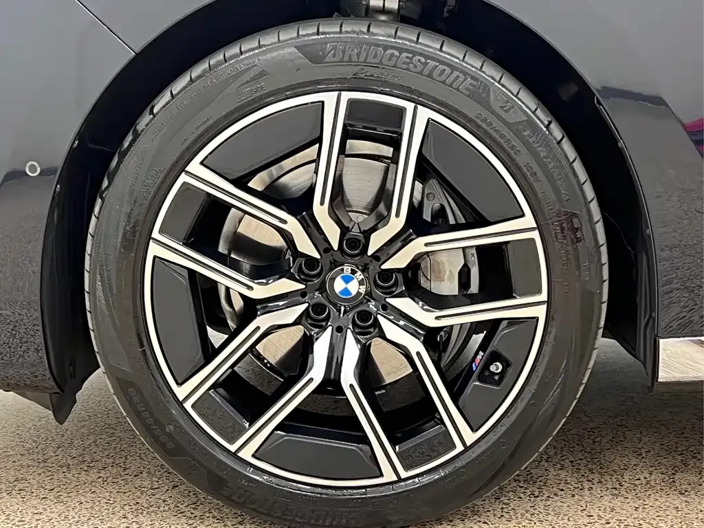 BMW 7 Series 2023 из CN, фото 9