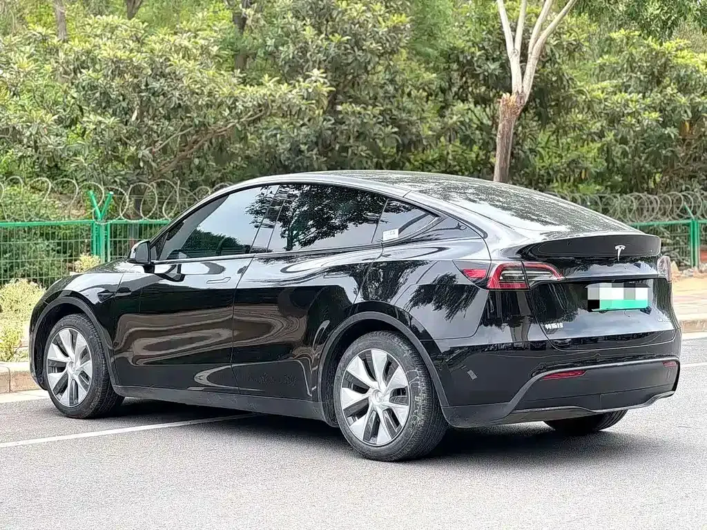 Tesla Model Y — фото 7