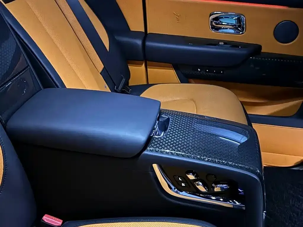 Rolls-Royce Cullinan 2021 из CN, фото 4