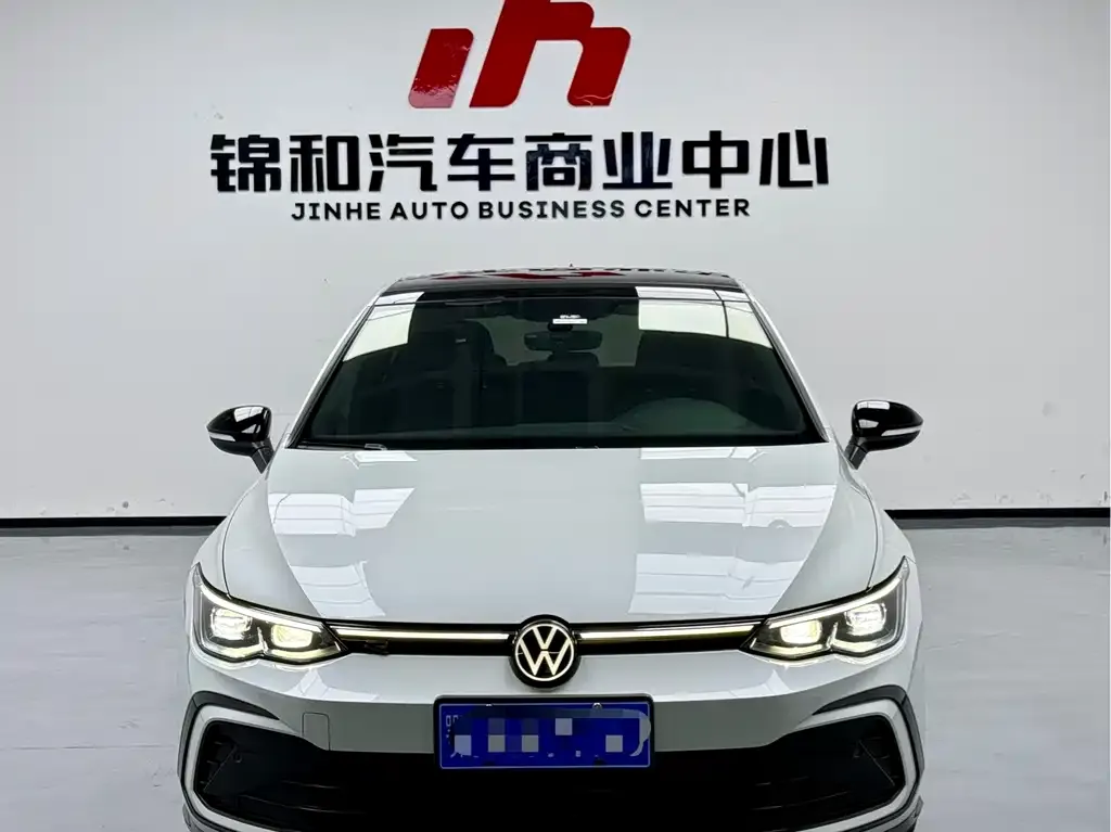 Volkswagen Golf 2023 из CN, фото 2