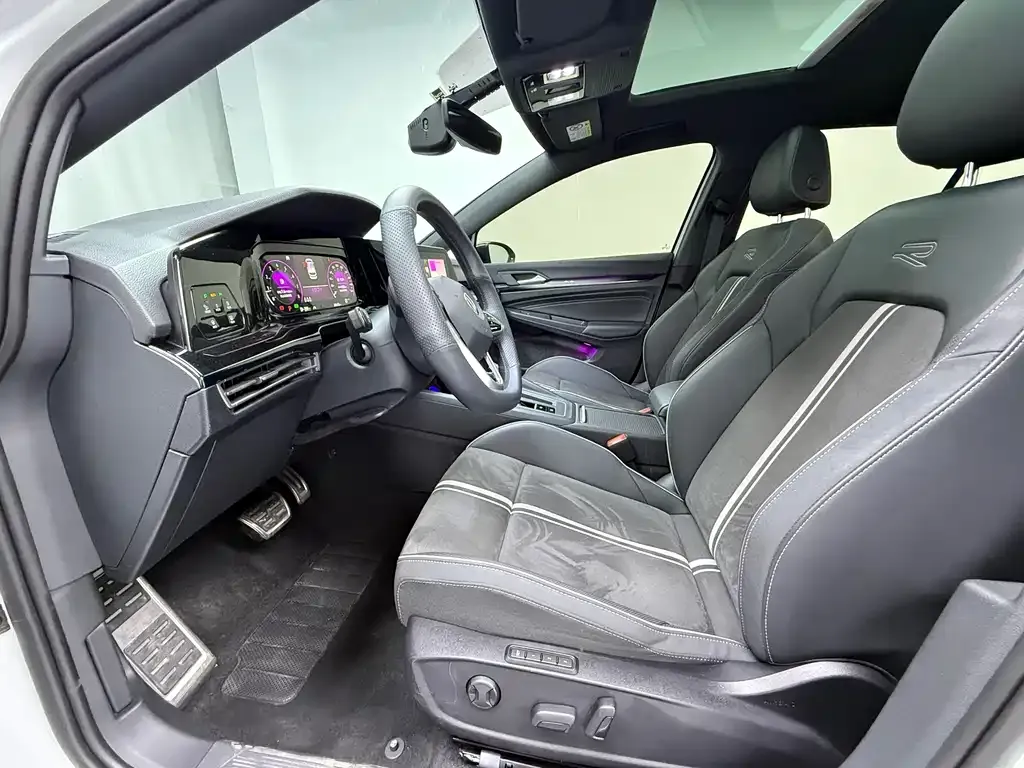 Volkswagen Golf 2023 из CN, фото 6
