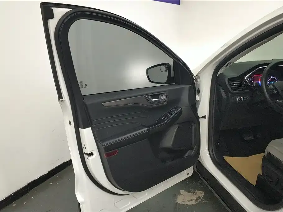 Ford Escape 2021 из CN, фото 7