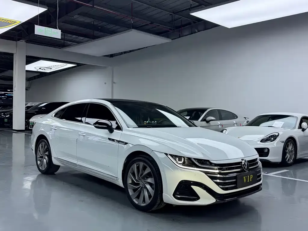 Volkswagen CC 2023 из CN, фото 2