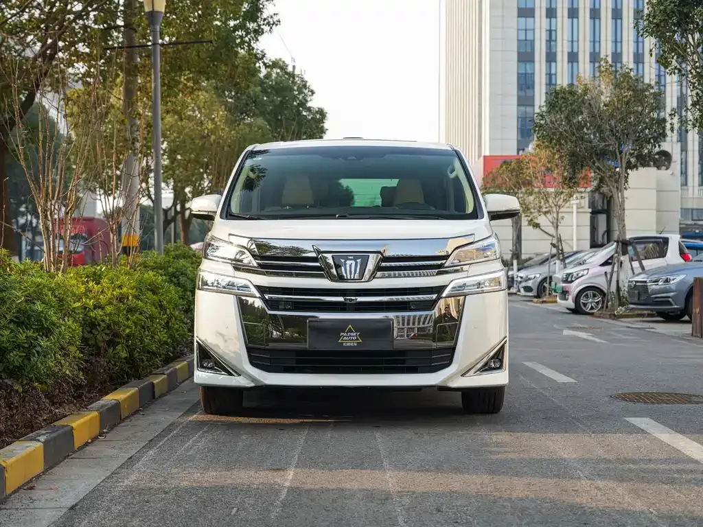 Toyota Vellfire 2022 из CN, фото 1