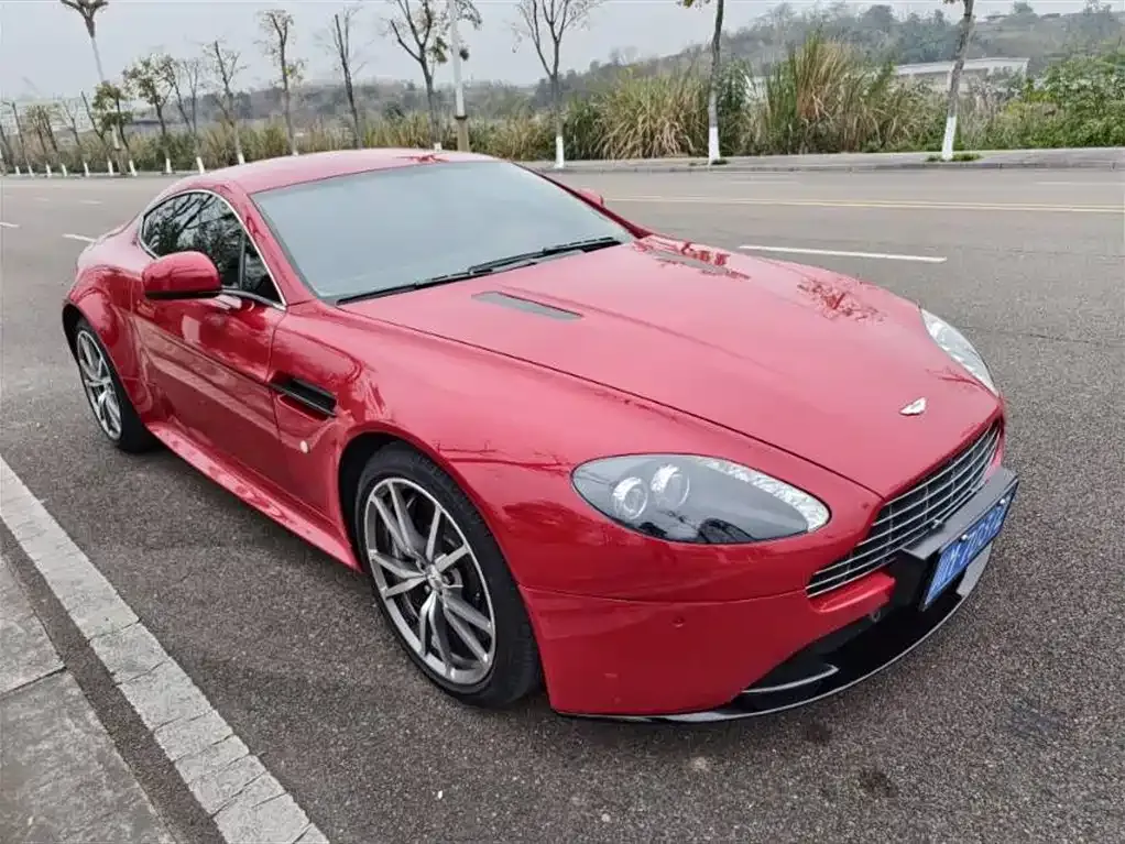 Aston Martin V8 Vantage 2021 из CN, фото 3