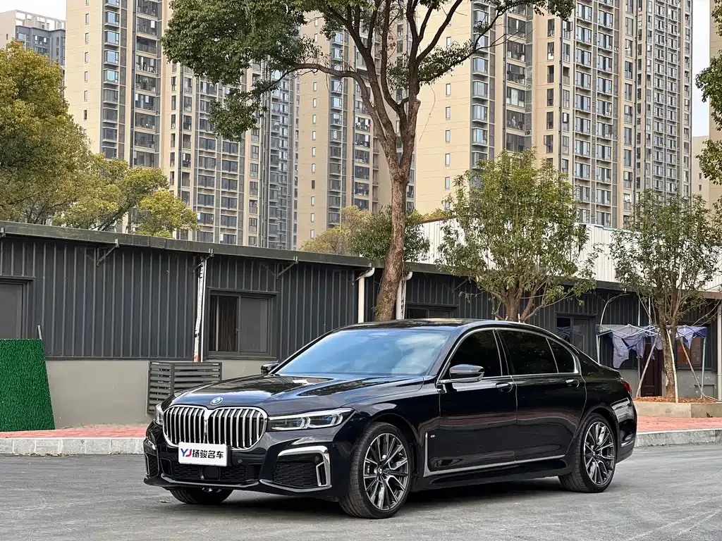 BMW 7 Series 2023 из CN, фото 1