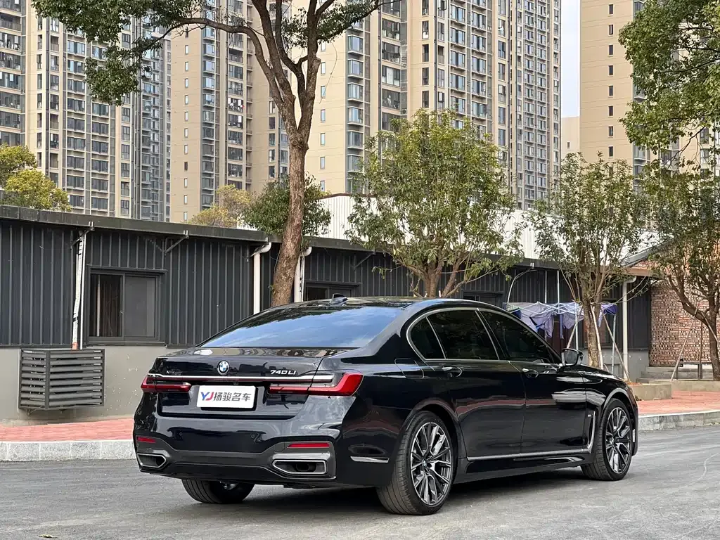 BMW 7 Series 2023 из CN, фото 9