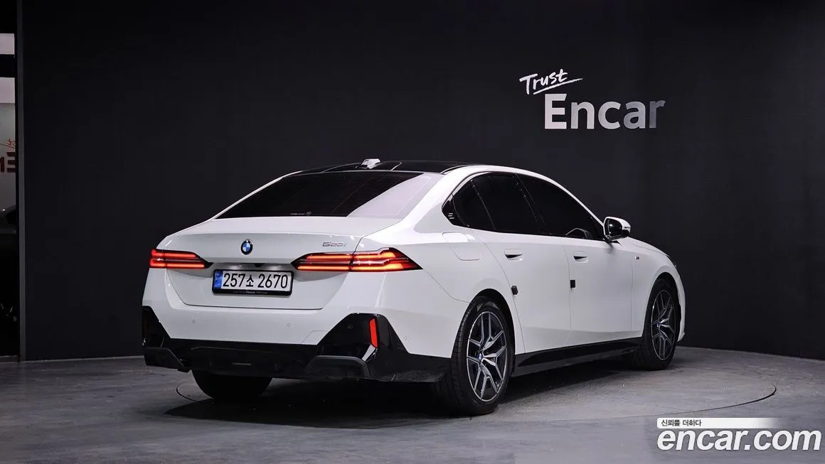 BMW 5-Series 2025 из KR, фото 2