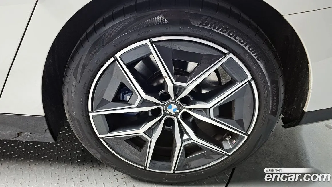 BMW 5-Series 2025 из KR, фото 10