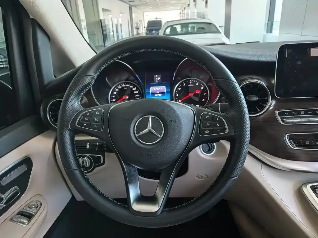 Mercedes-Benz V-Class 2024 из CN, фото 3
