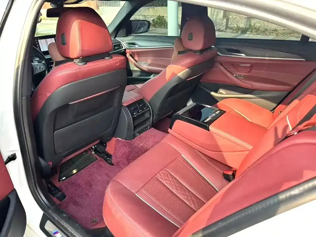 BMW 5 Series 2024 из CN, фото 3