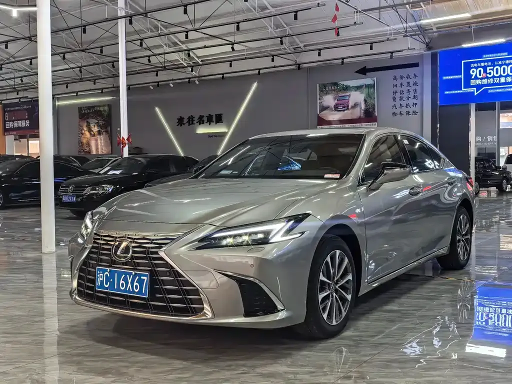 Lexus ES — фото 1