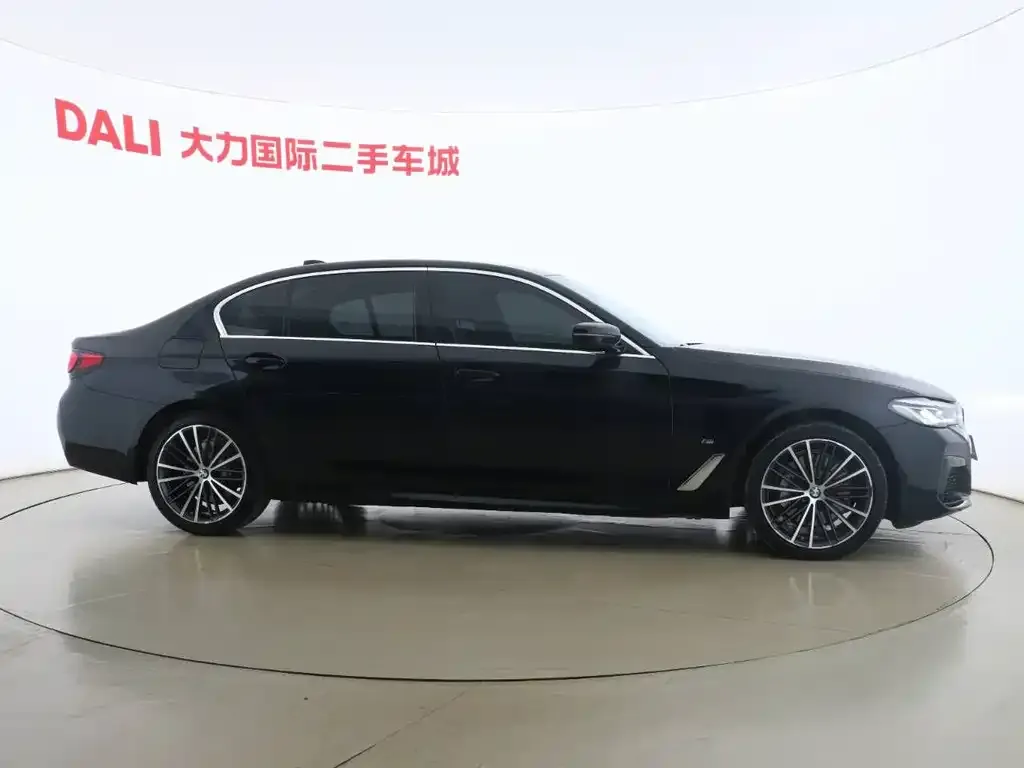 BMW 5 Series 2022 из CN, фото 2