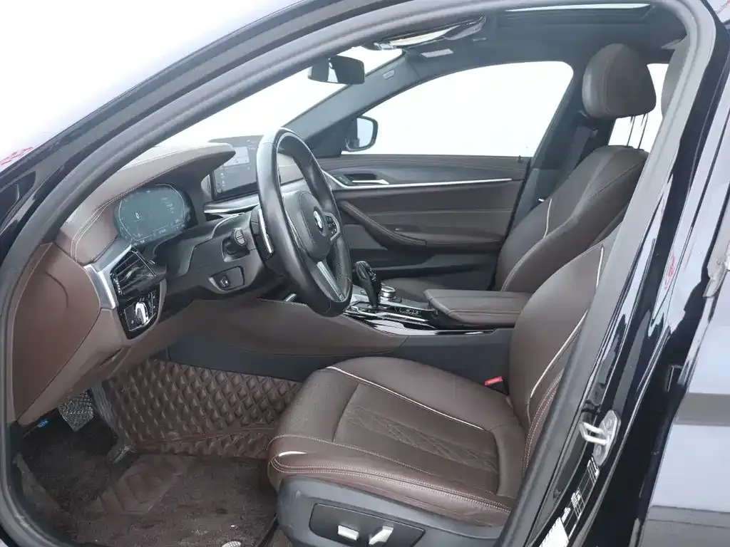 BMW 5 Series 2022 из CN, фото 10