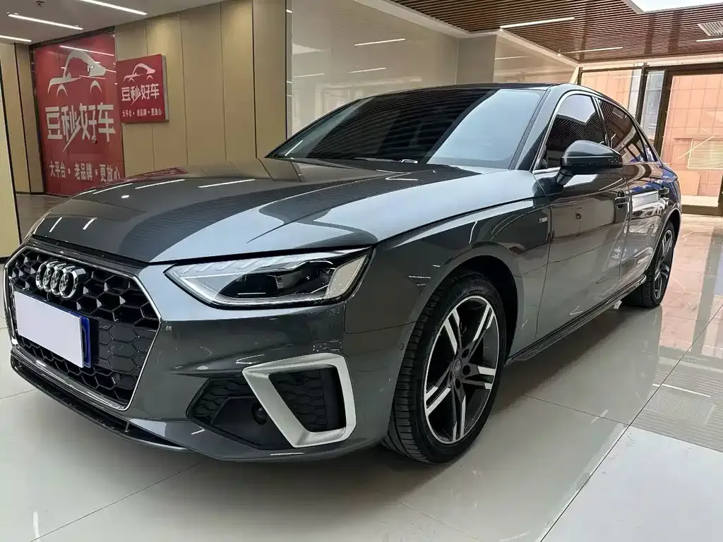 Audi A4L 2021 из CN, фото 1