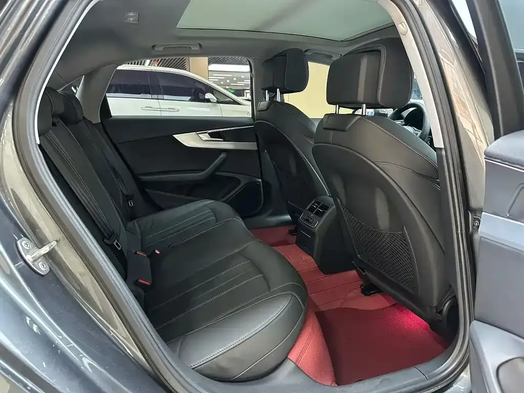 Audi A4L 2021 из CN, фото 2