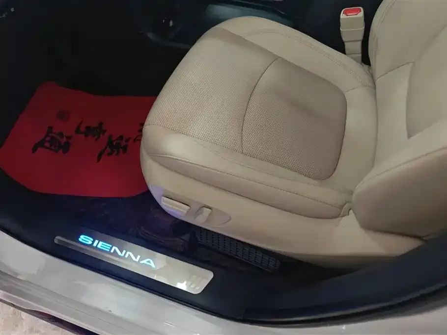 Toyota Sienna 2022 из CN, фото 3