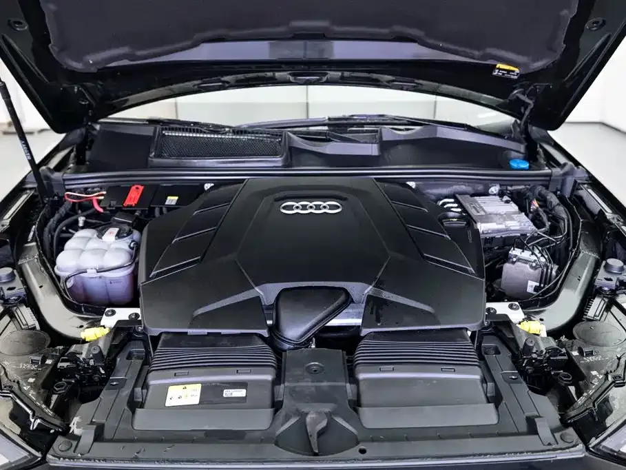 Audi Q7 2021 из CN, фото 7