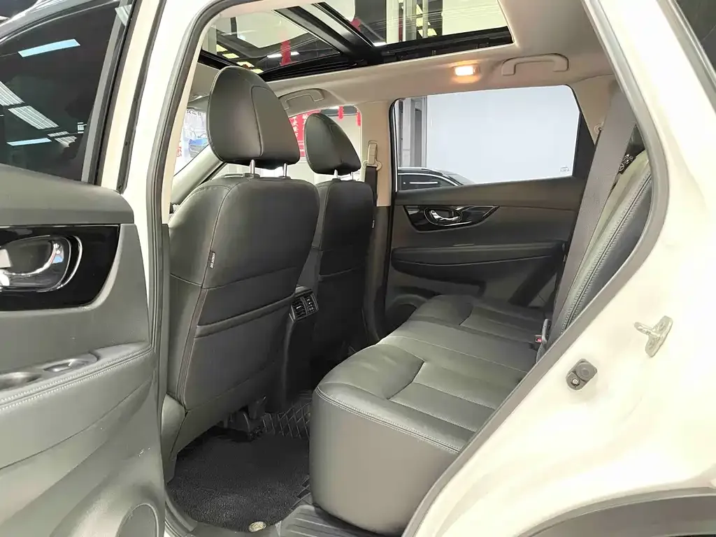 Nissan X-Trail 2023 из CN, фото 2