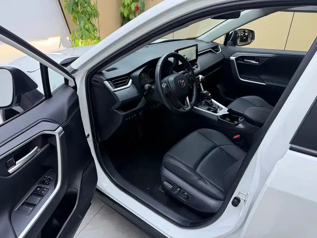 Toyota Wildlander 2023 из CN, фото 3