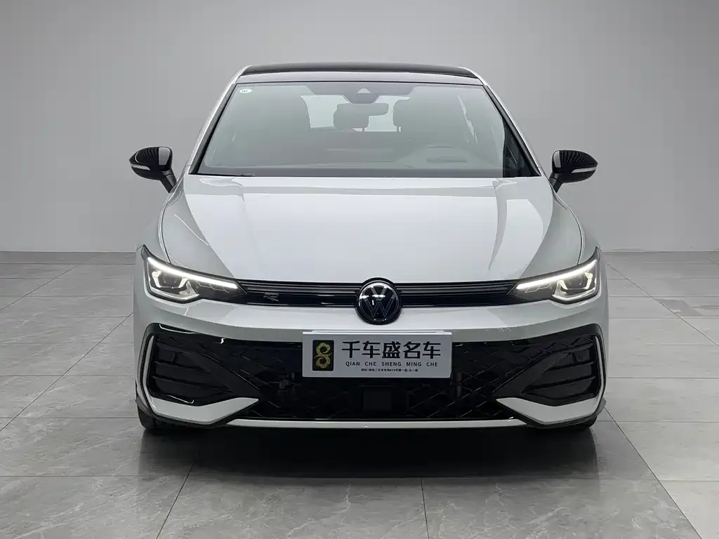 Volkswagen Golf 2024 из CN, фото 2