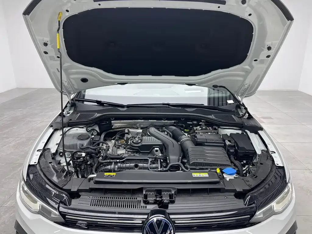 Volkswagen Golf 2024 из CN, фото 8