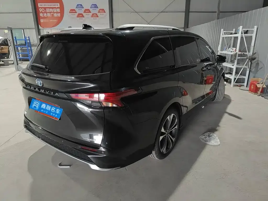 Toyota Granvia 2023 из CN, фото 7