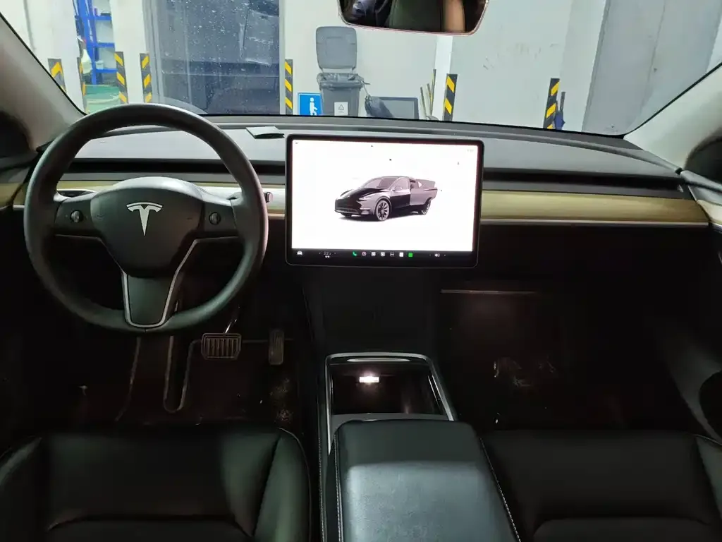 Tesla Model Y — фото 4