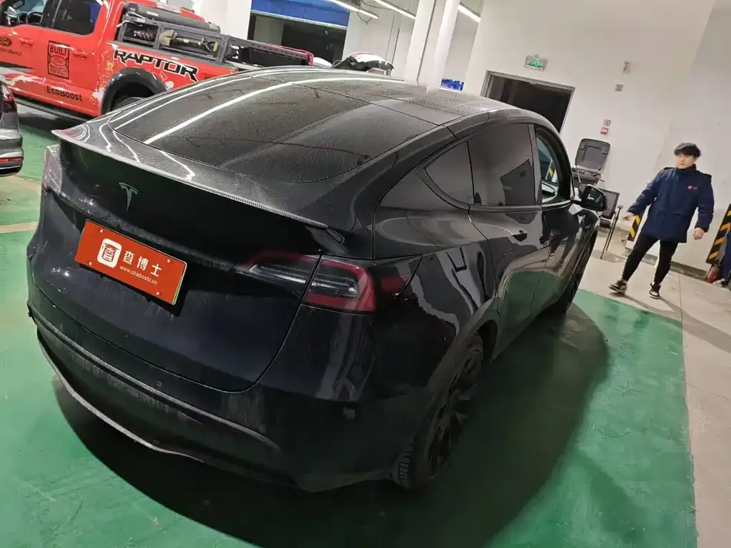Tesla Model Y — фото 6