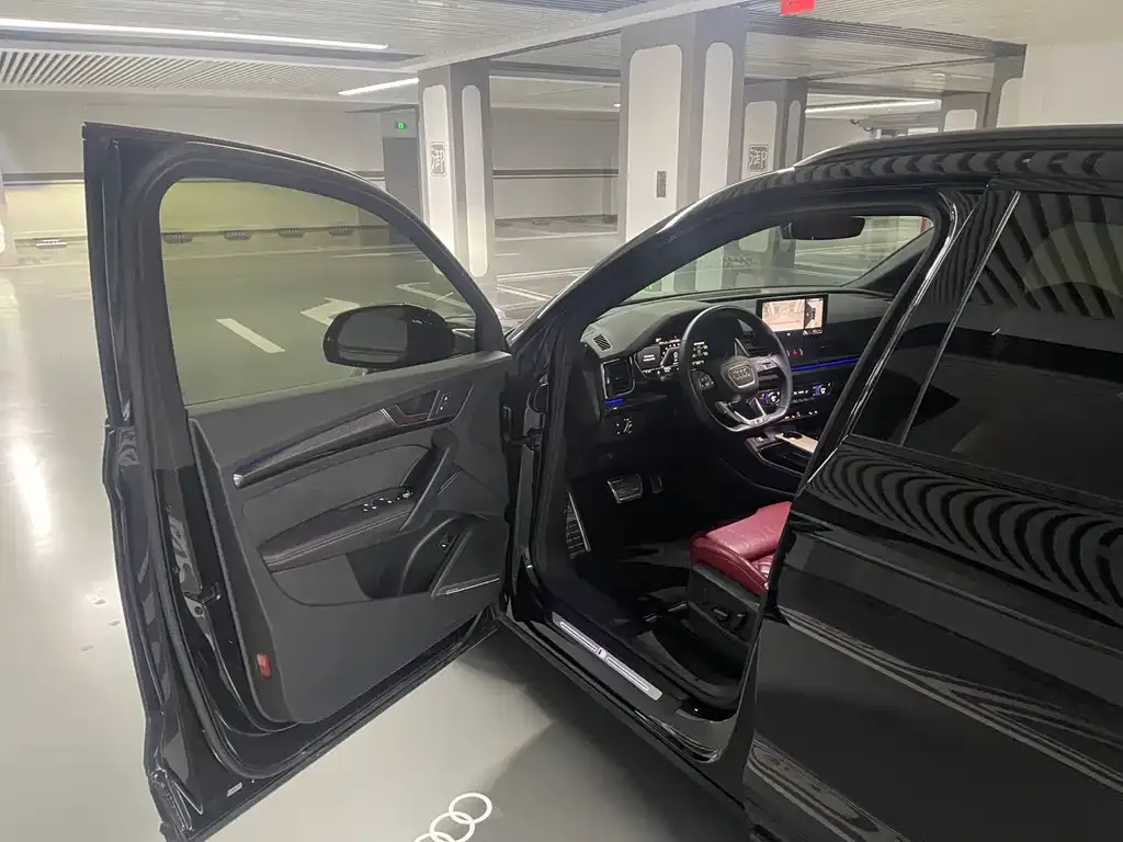 Audi SQ5 2022 из CN, фото 8
