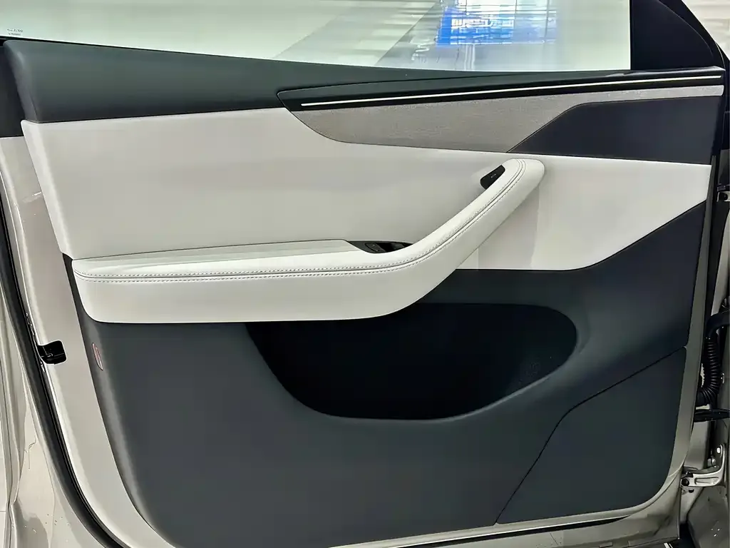 Tesla Model Y L 2026 из CN, фото 9