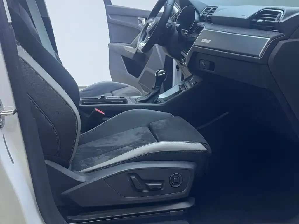 Audi Q3 2021 из CN, фото 3