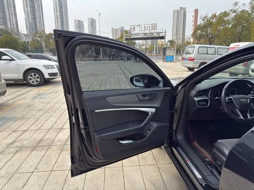 Audi A6L 2022 из CN, фото 4